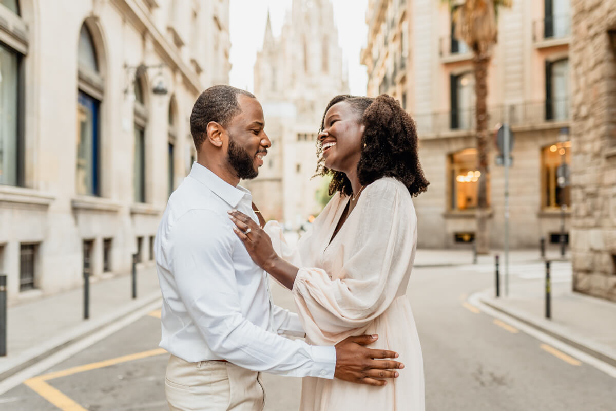 Couple photo session in Cathedral Barcelona