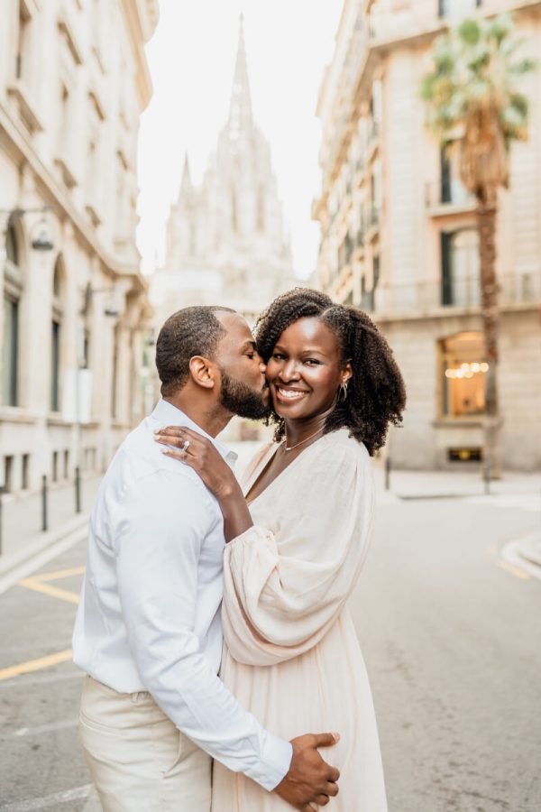 Couple session in Cathedral Barcelona