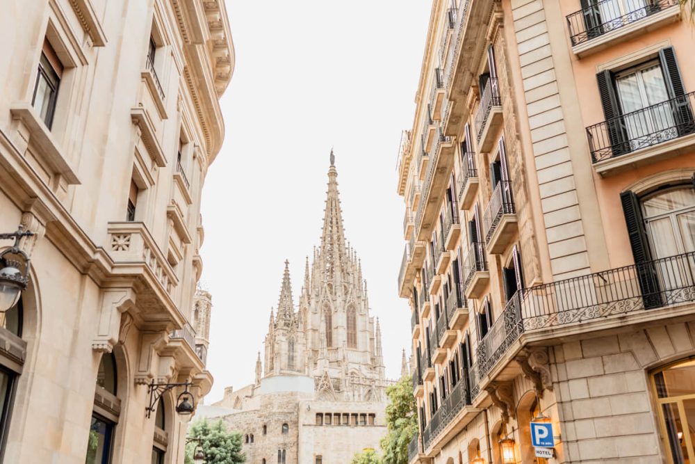 Photo session in Cathedral Barcelona