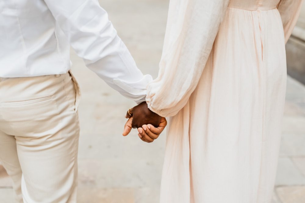 Romantic photoshoot in Gothic Quarter
