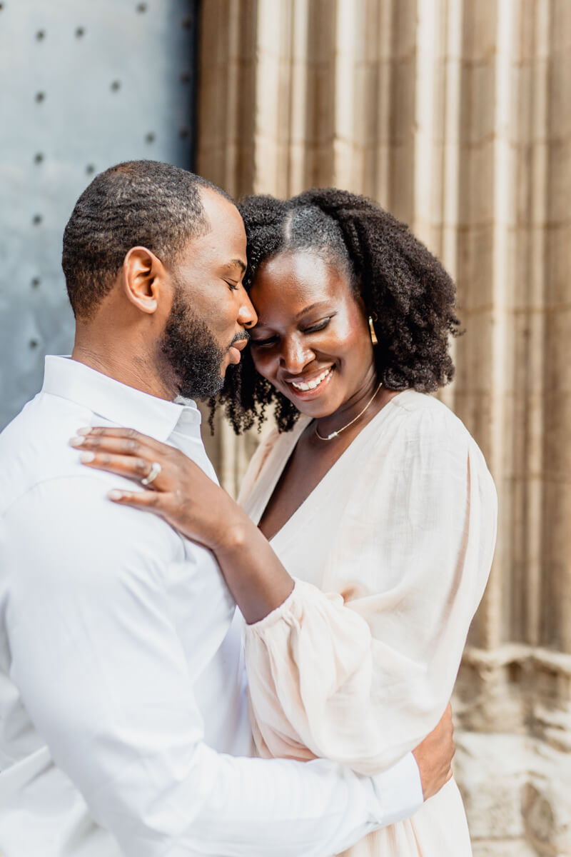 Couple photo session in Cathedral Barcelona